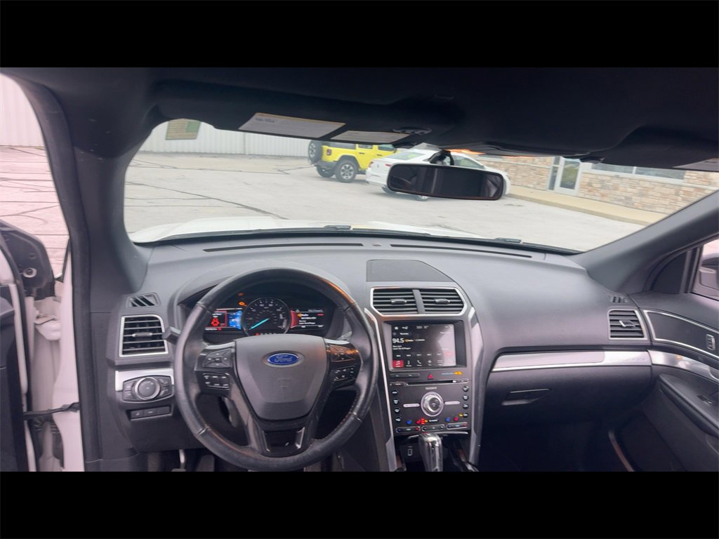 2017 Ford Explorer Sport photo 3