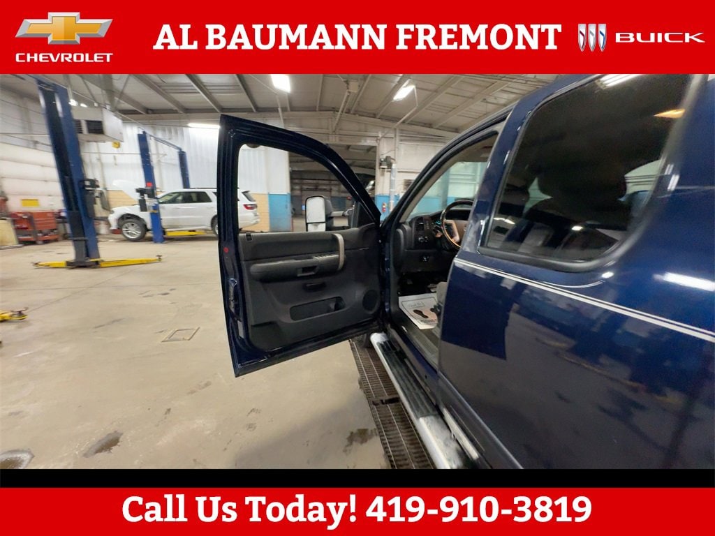 Used 2009 GMC Sierra 2500HD SLE with VIN 1GTHK596X9E128506 for sale in Fremont, OH