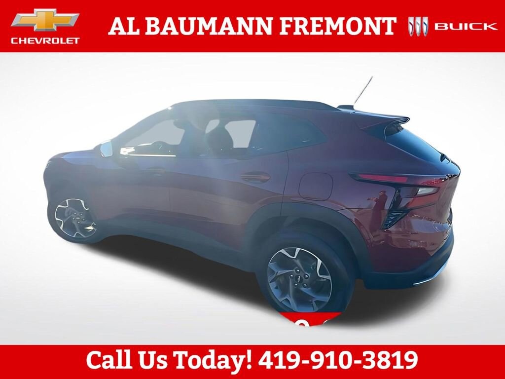 2025 Chevrolet Trax LT - Photo 11