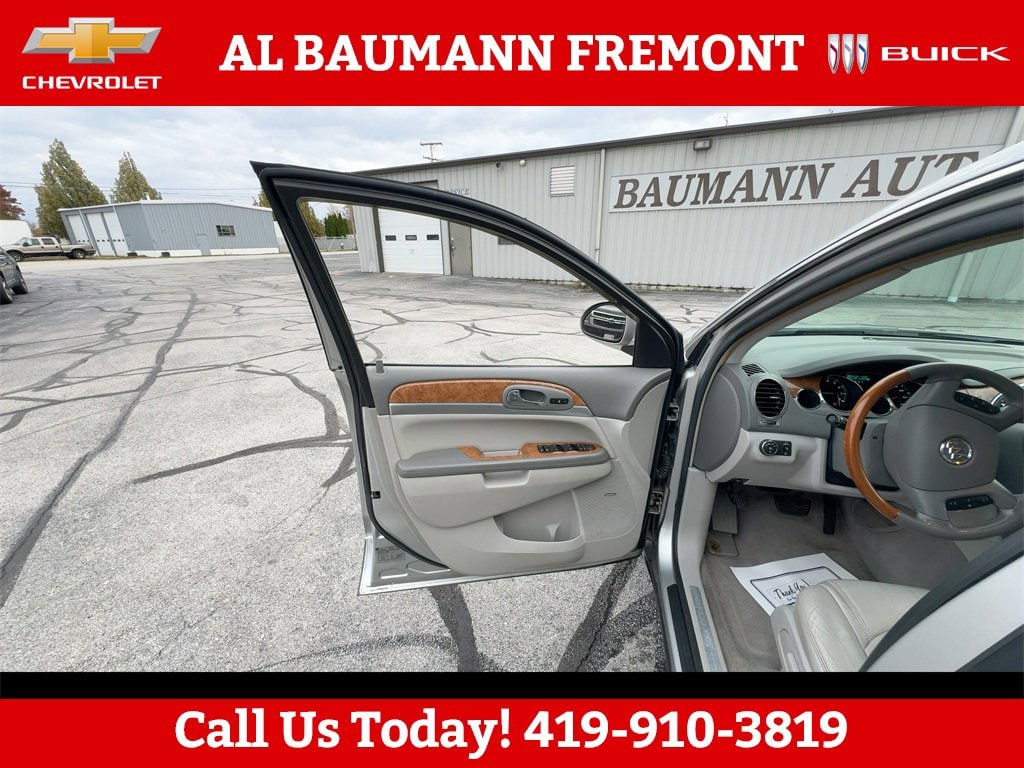 Used 2008 Buick Enclave CXL with VIN 5GAER23758J274642 for sale in Fremont, OH