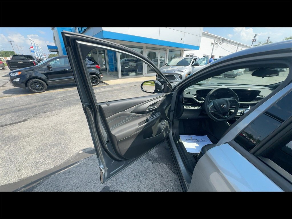 2025 Buick Envista ST photo 2