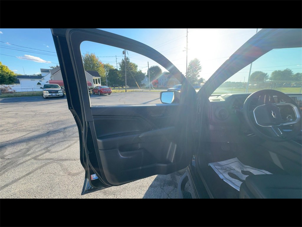 2025 Chevrolet Colorado Trail Boss photo 2