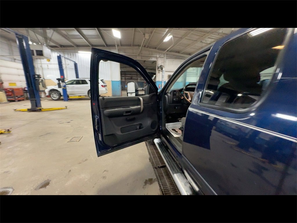 Used 2009 GMC Sierra 2500HD SLE with VIN 1GTHK596X9E128506 for sale in Fremont, OH