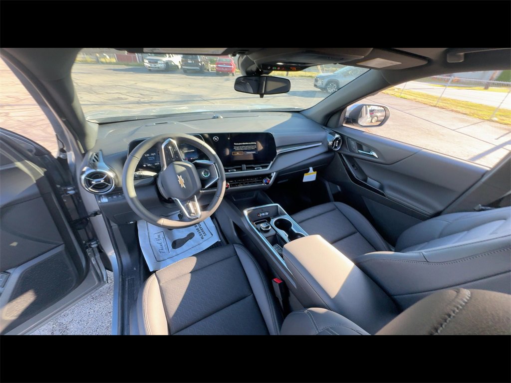 2026 Chevrolet Equinox LT photo 2