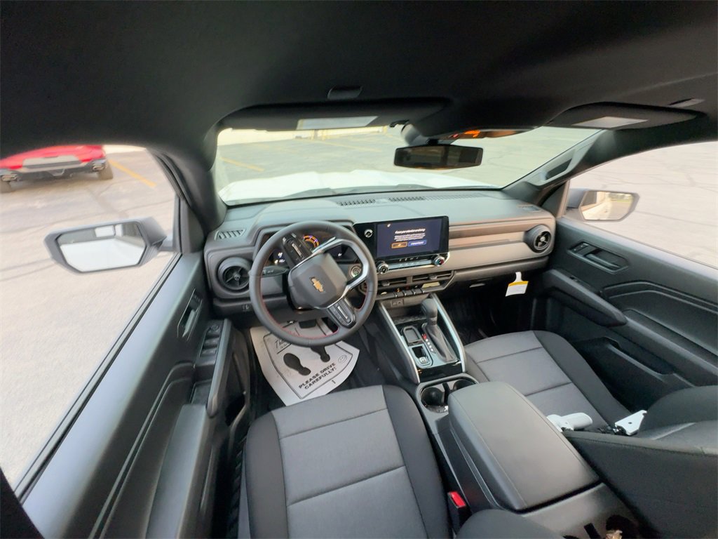 2025 Chevrolet Colorado LT photo 3