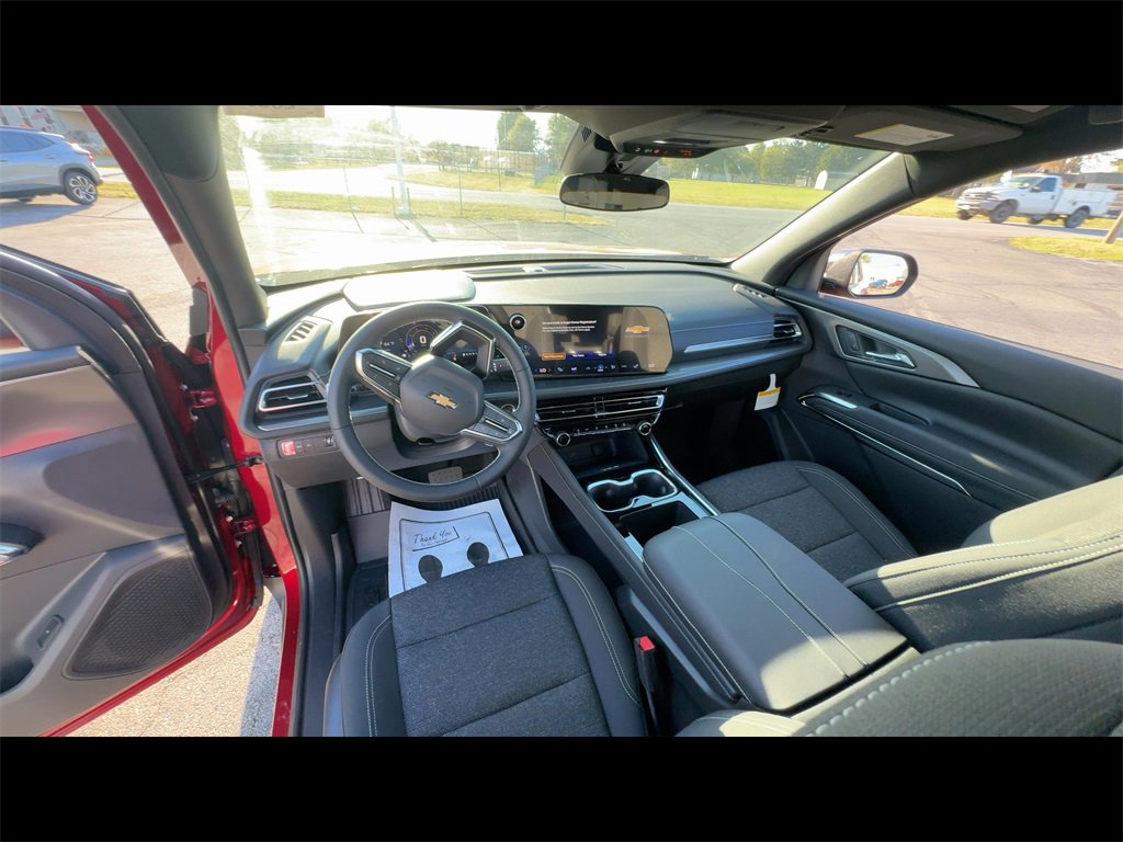 2026 Chevrolet Traverse photo 3