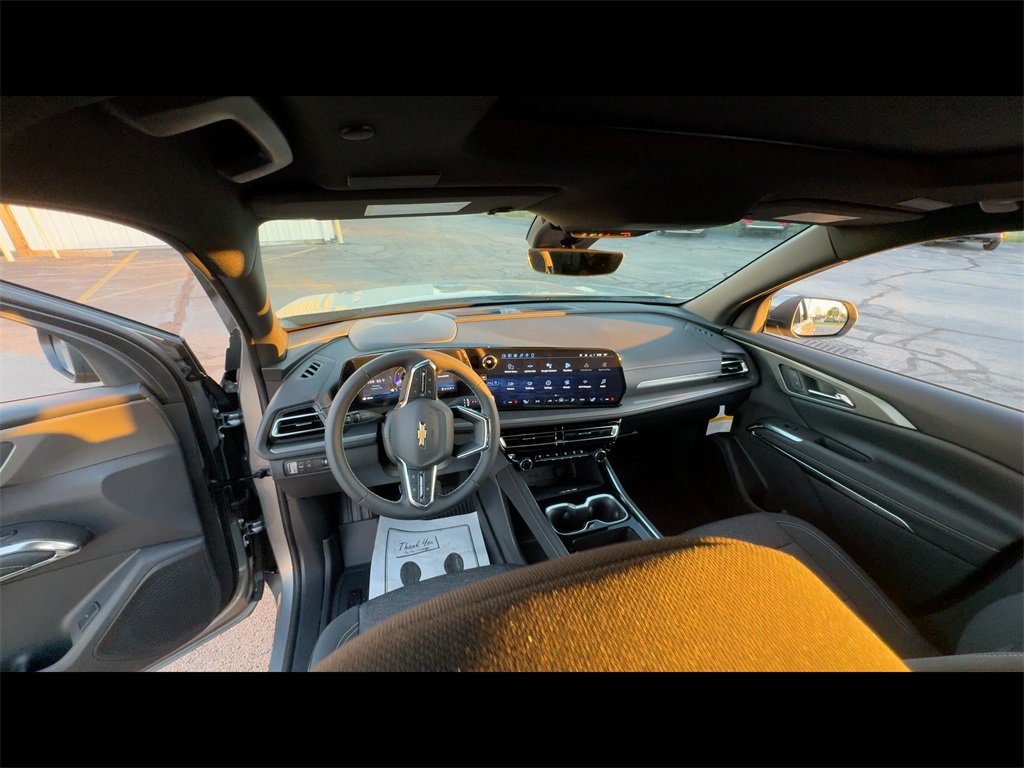 2026 Chevrolet Traverse photo 2