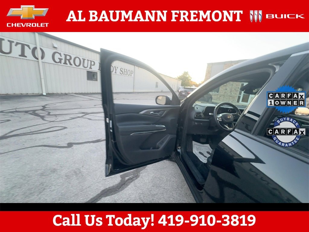 Used 2025 Chevrolet Traverse LT SUV