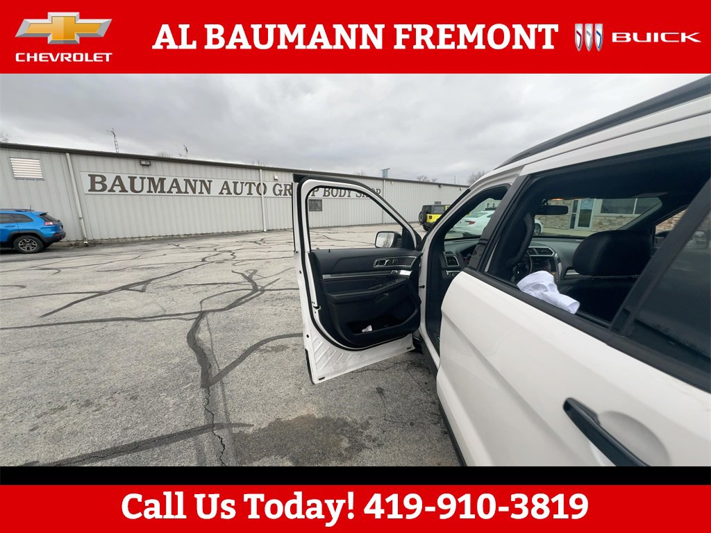 2017 Ford Explorer Sport photo 2