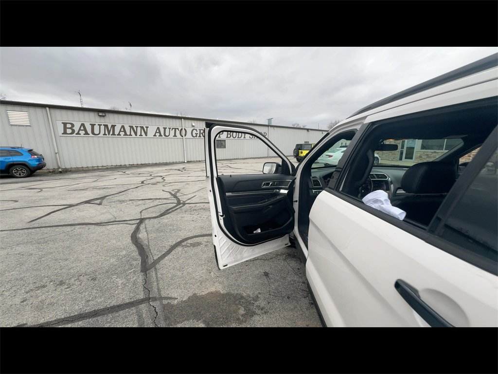 2017 Ford Explorer Sport photo 2