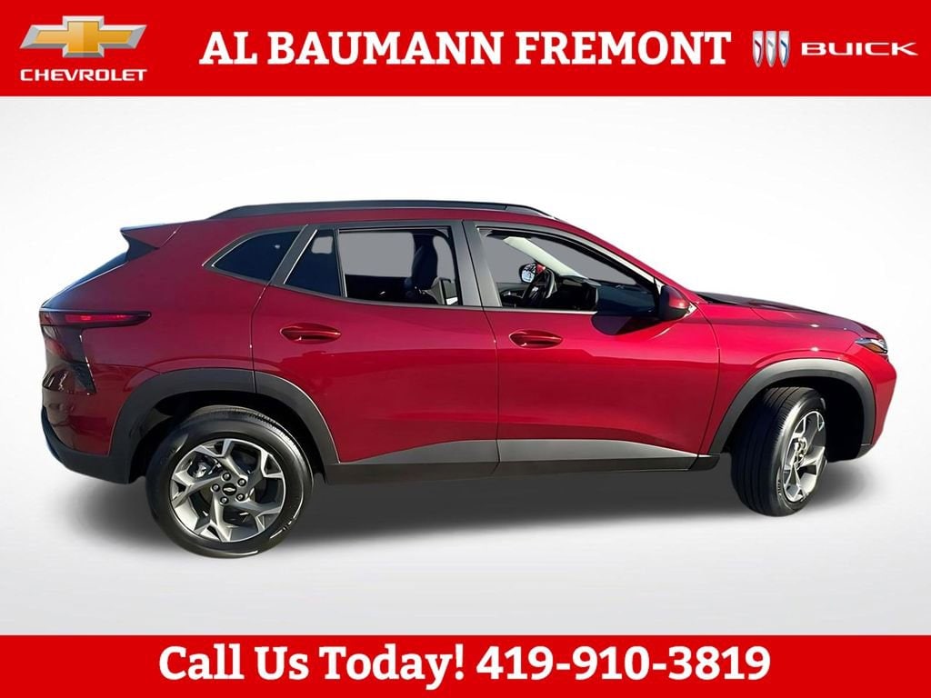 2025 Chevrolet Trax LT - Photo 8