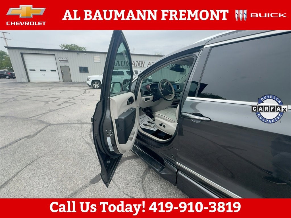 Used 2017 Chrysler Pacifica Limited