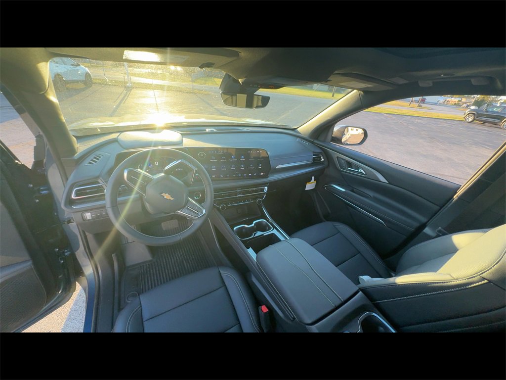 2026 Chevrolet Traverse photo 3