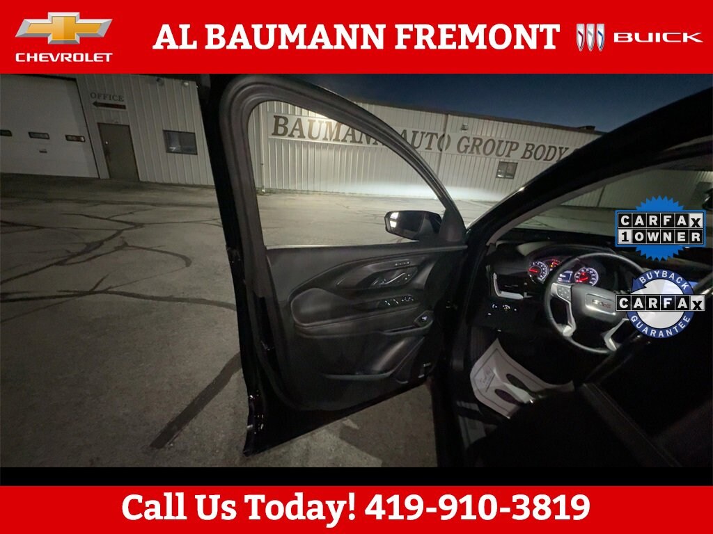 Used 2024 GMC Terrain SLT SUV