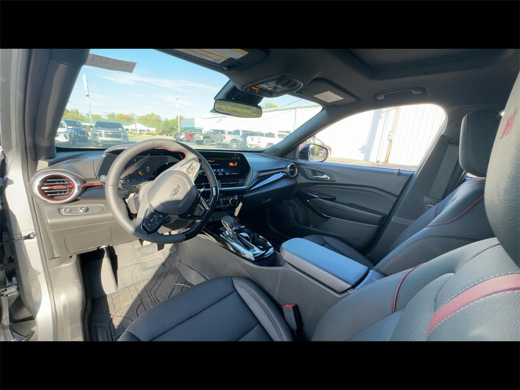 2026 Chevrolet Trax LT photo 2