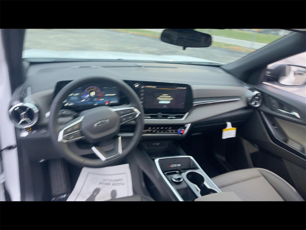 2026 Chevrolet Equinox LT photo 2