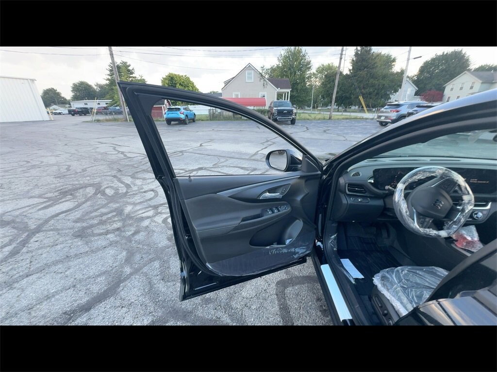 New 2025 Buick Envista Preferred SUV