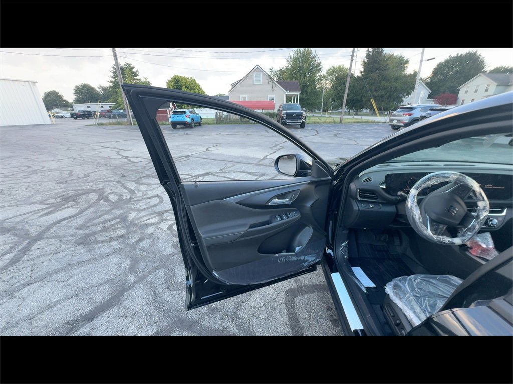 2025 Buick Envista Preferred photo 2