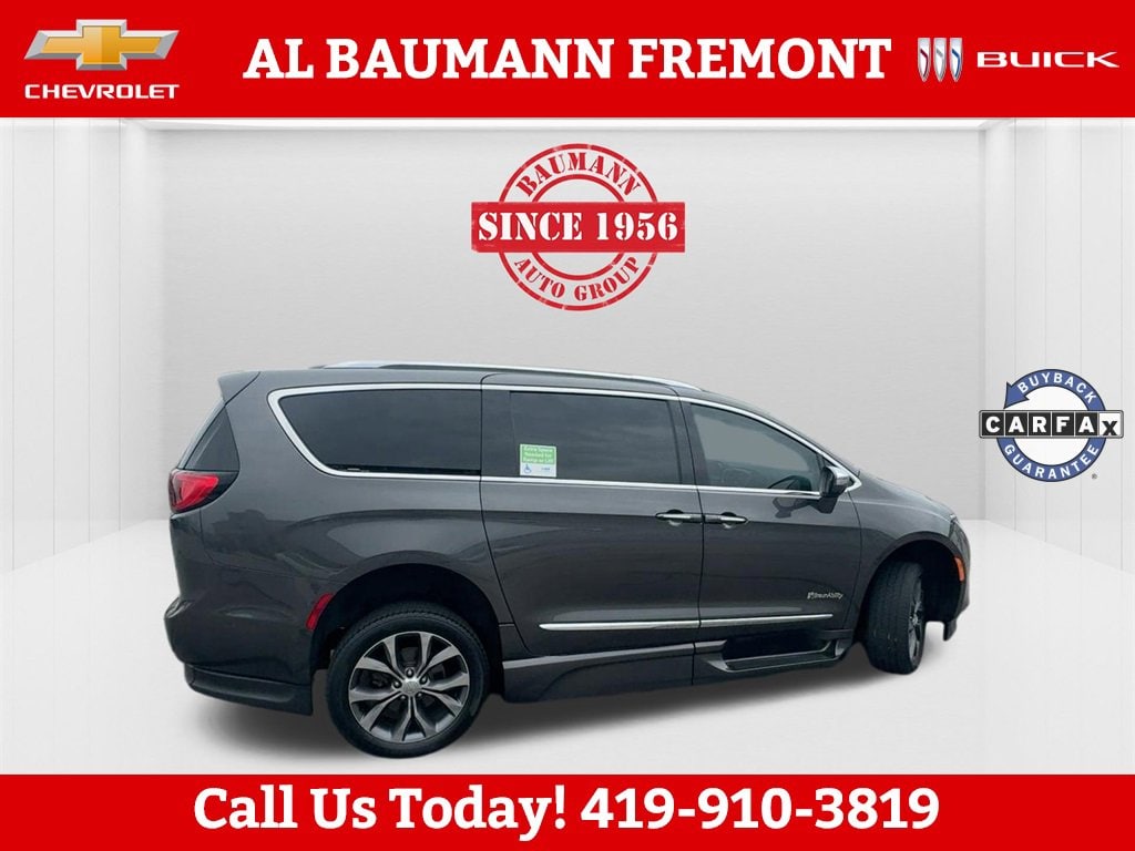 Used 2017 Chrysler Pacifica Limited