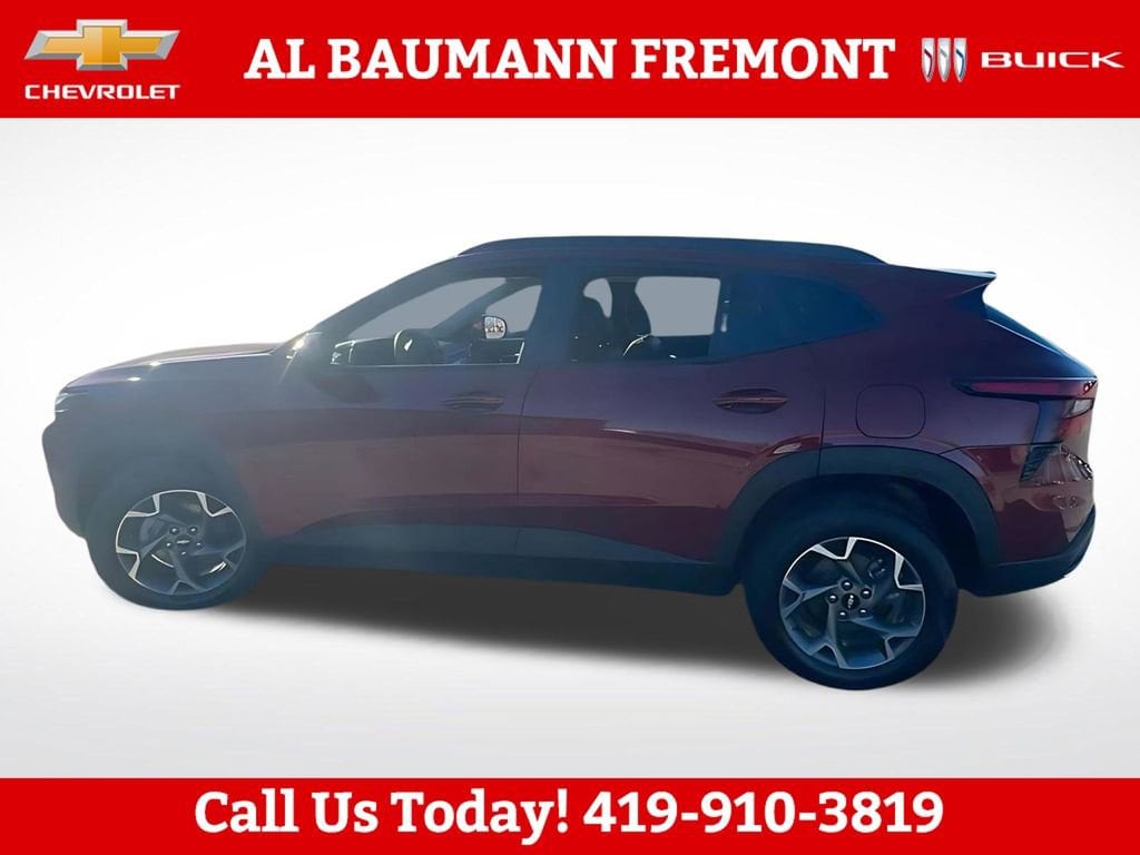2025 Chevrolet Trax LT - Photo 12
