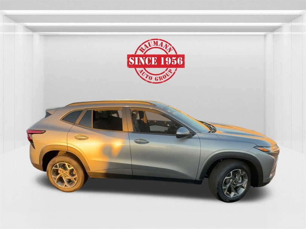 New 2025 Chevrolet Trax LT SUV