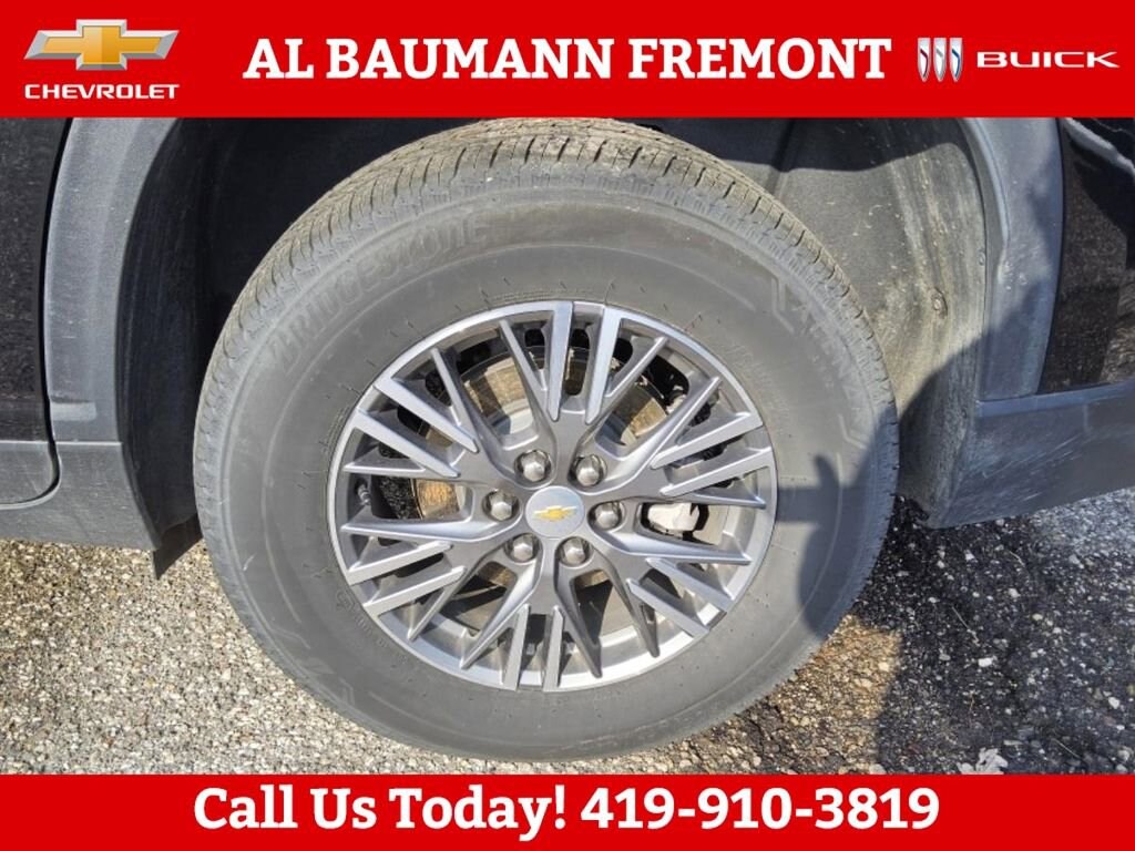 Used 2025 Chevrolet Traverse LT SUV