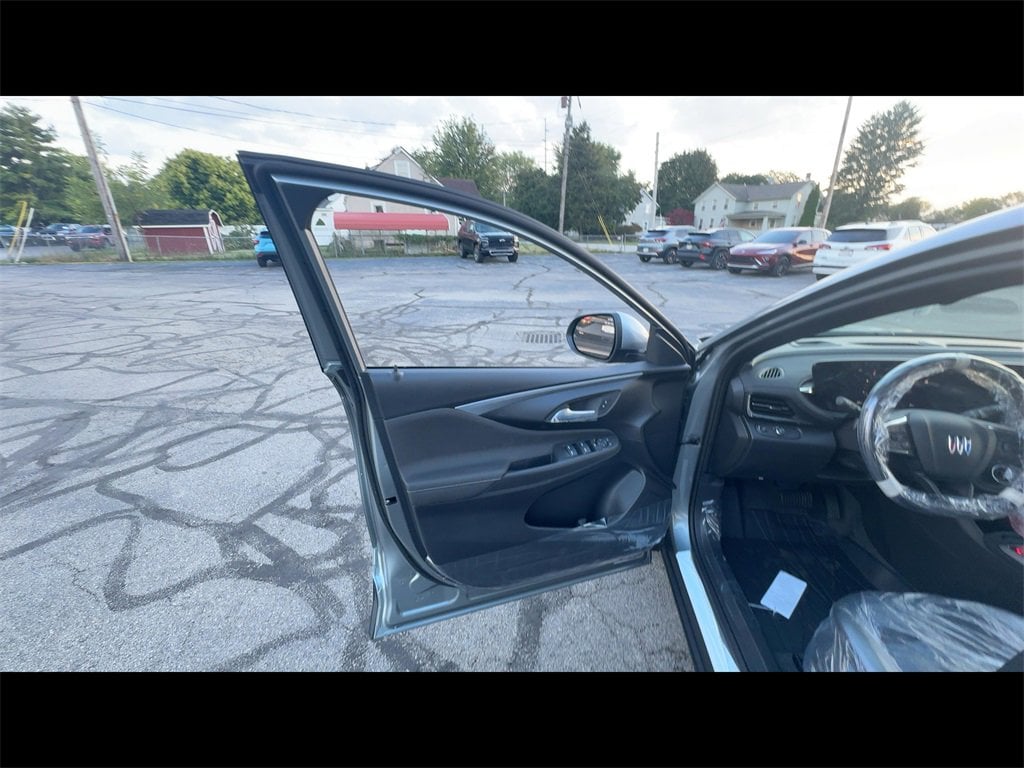 New 2025 Buick Envista Preferred SUV