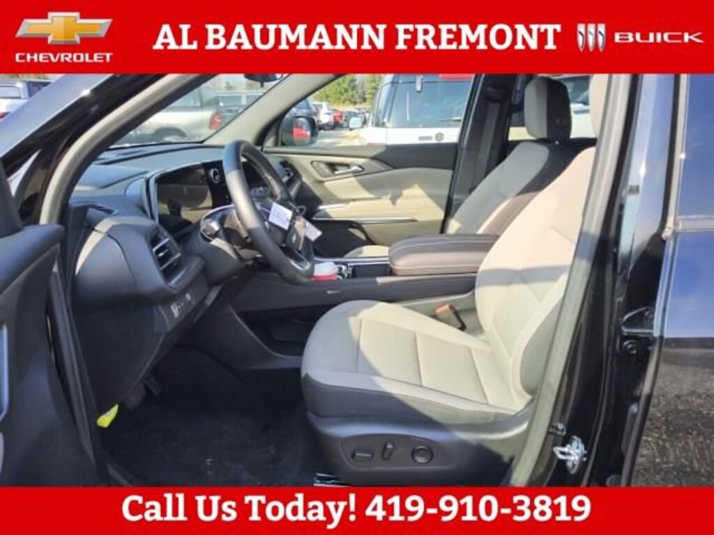 Used 2025 Chevrolet Traverse LT SUV