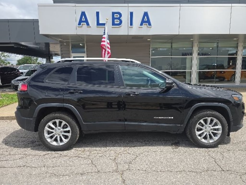 Used 2020 Jeep Cherokee Latitude SUV
