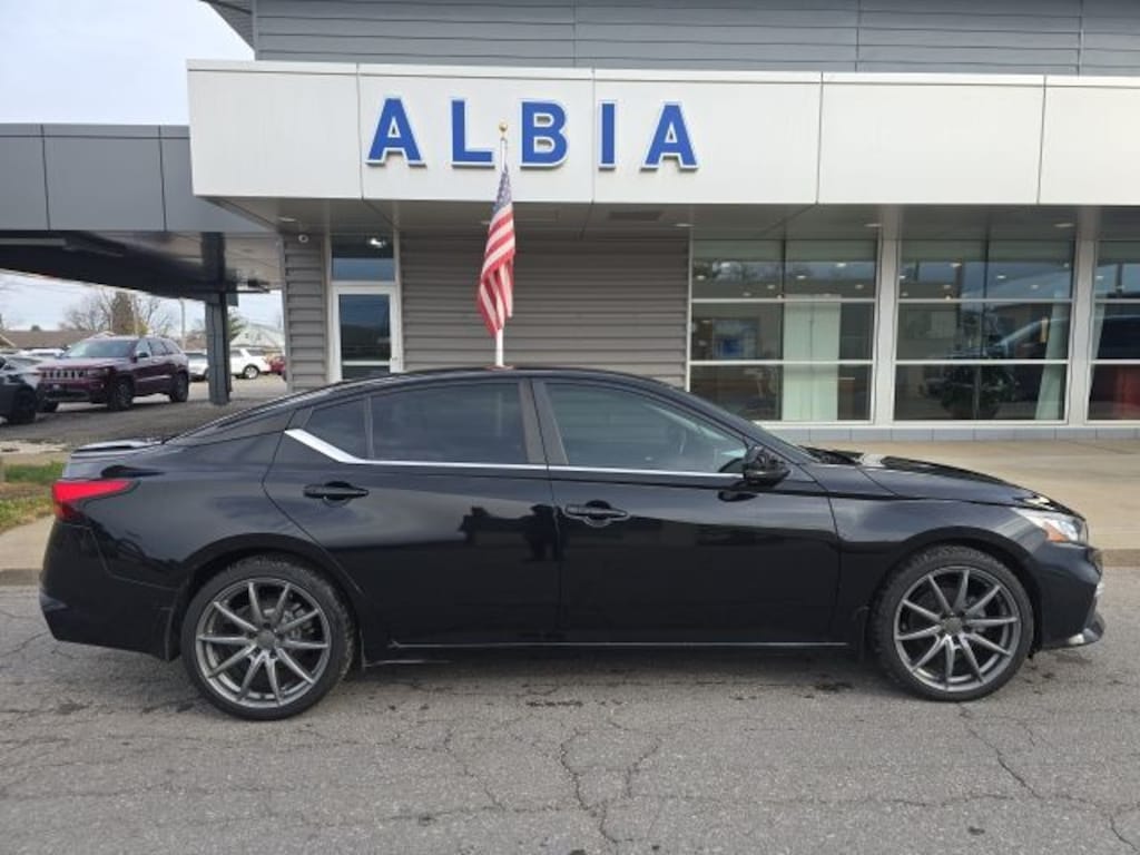 Used 2021 Nissan Altima 2.5 SR Sedan