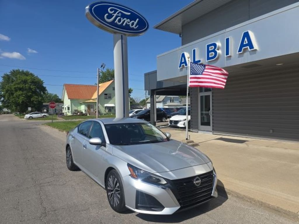 Used 2023 Nissan Altima 2.5 SV Sedan