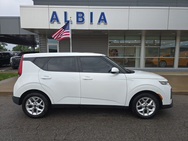 Used 2021 Kia Soul S with VIN KNDJ23AU3M7140641 for sale in Albia, IA