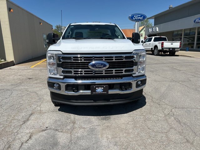 2025 Ford F-250 XLT photo 2