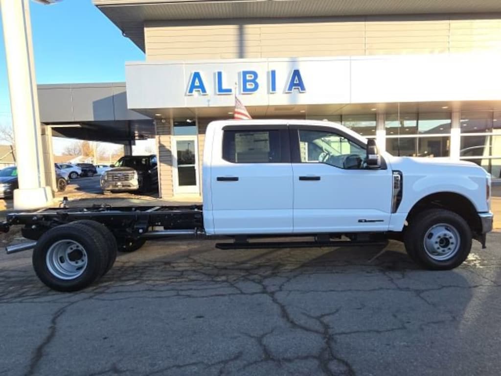 New 2026 Ford Super Duty F-350 DRW XLT Truck Crew Cab