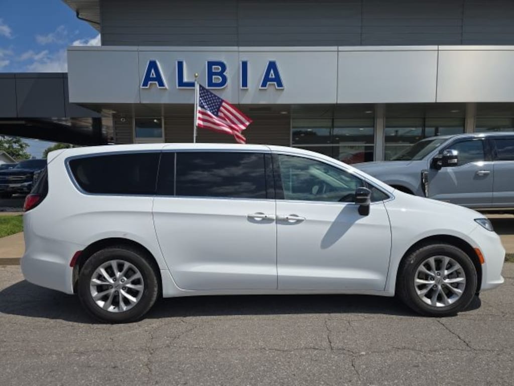 Used 2024 Chrysler Pacifica Touring L Van Passenger Van
