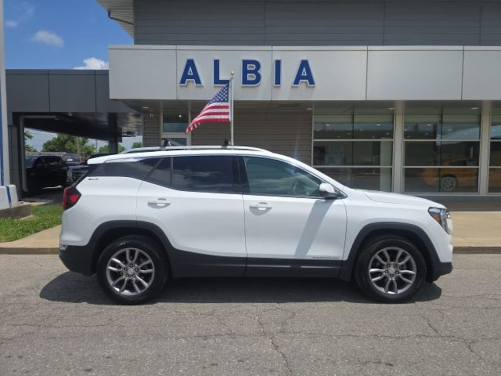 Used 2023 GMC Terrain SLT SUV