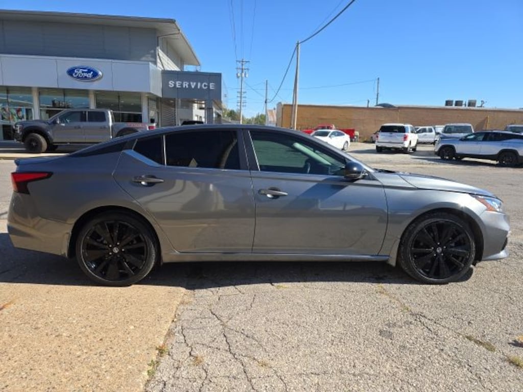 Used 2022 Nissan Altima 2.5 SR Sedan
