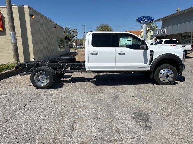 2025 Ford F-550 photo 4