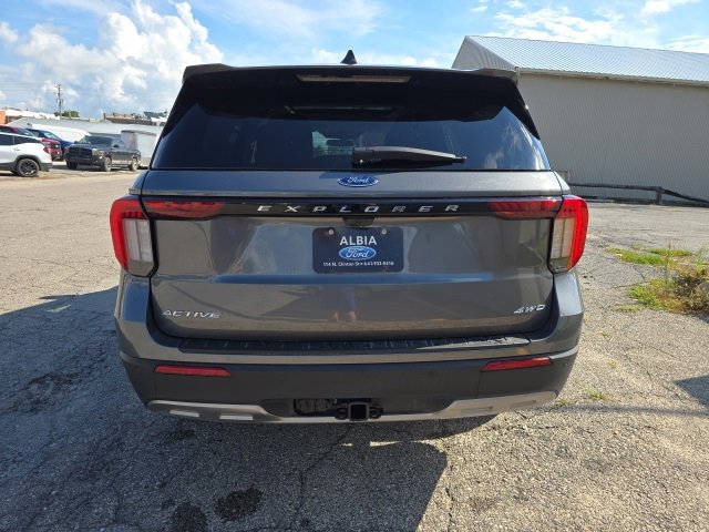 2025 Ford Explorer photo 3