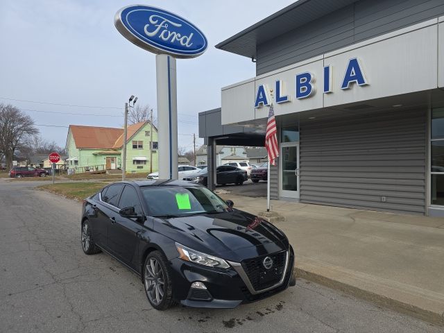 2021 Nissan Altima SR's photo