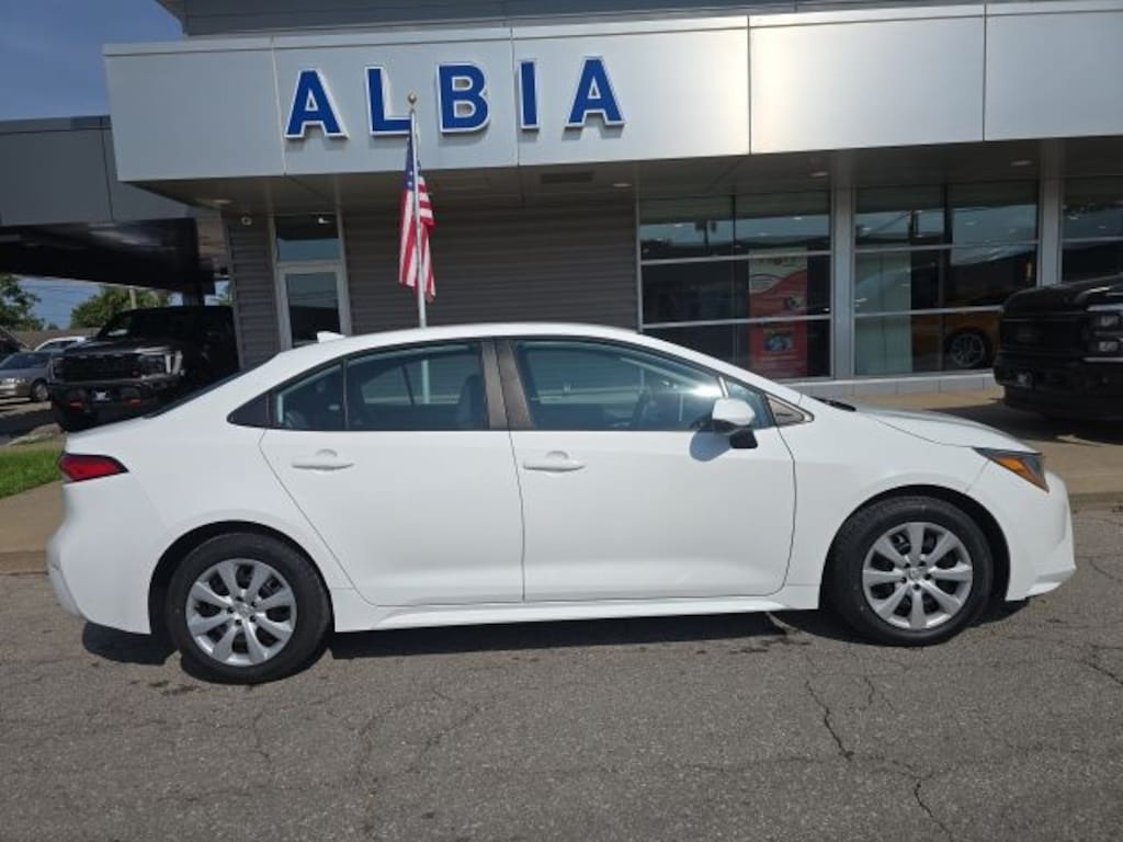 Used 2021 Toyota Corolla LE Sedan