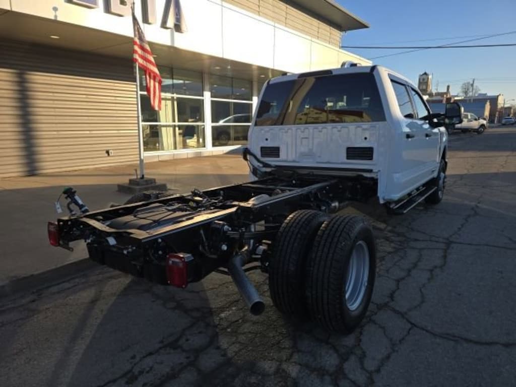 New 2026 Ford Super Duty F-350 DRW XLT Truck Crew Cab