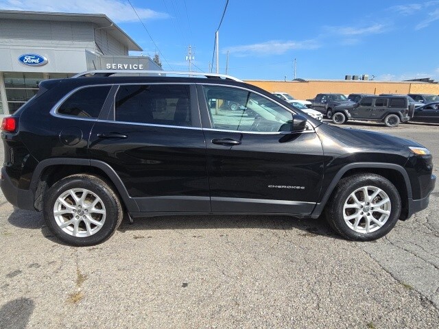 2018 Jeep Cherokee Latitude photo 2