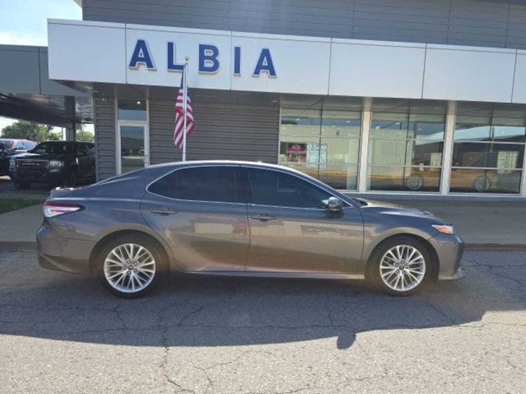 Used 2018 Toyota Camry XLE Sedan