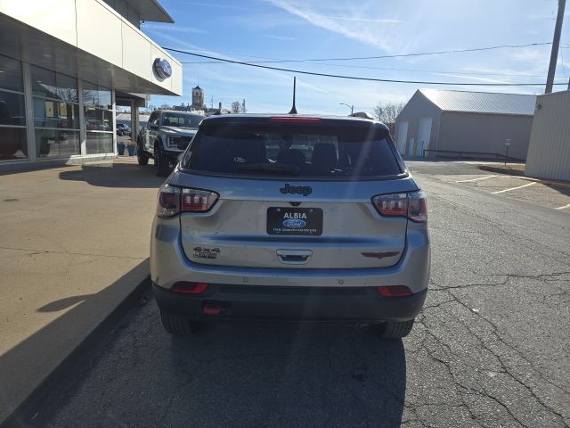 2022 Jeep Compass Trailhawk photo 2