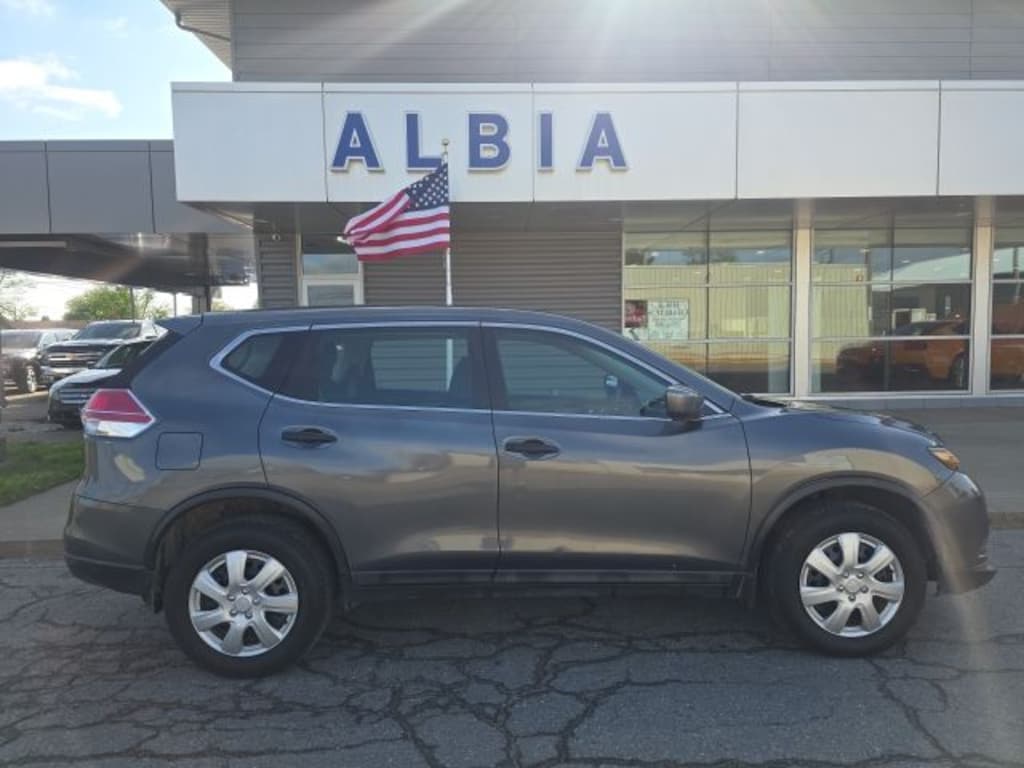 Used 2016 Nissan Rogue S SUV
