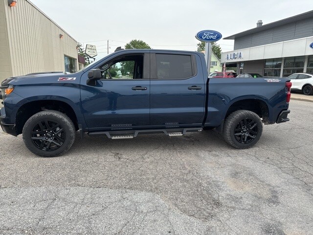 2023 Chevrolet Silverado 1500 Custom Trail Boss photo 2
