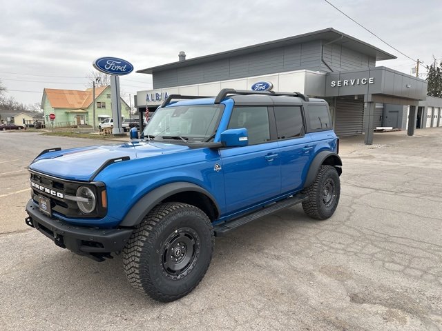 2024 Ford Bronco Outer Banks photo 3