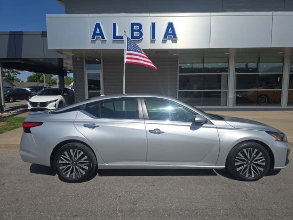 Used 2023 Nissan Altima 2.5 SV Sedan