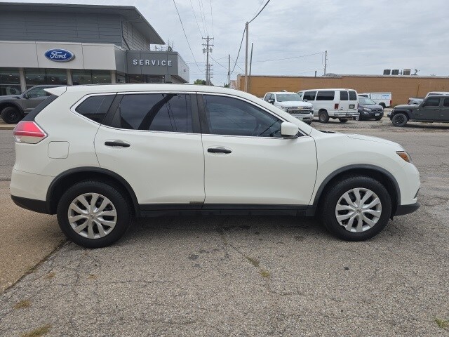 2016 Nissan Rogue S photo 2